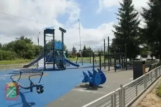 В Новой Ольховке открывают обновленную детскую площадку
