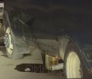 Неизвестный в Одинцово сливал бензин из автомобиля во дворе