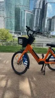 Записка на качелях у «Москва-Сити» вызвала гнев горожанки