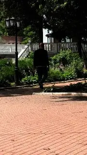 Мужчина пристает к детям: родители бьют тревогу