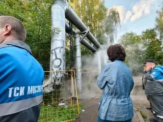 Глава Химок на месте: новый прорыв трубы на Куркинском шоссе