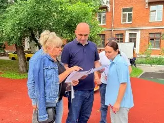 Глава управы провел обход территории с жителями