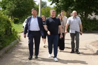 Обсуждение строительства тротуара у детского сада: безопасность пешеходов