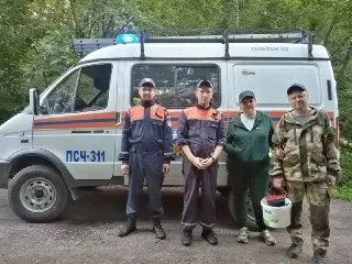 Спасатели в Чехове нашли заблудившихся грибников в лесу