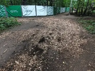 В парке Кузьминок восстановили дорожку после непогоды