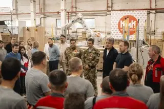 Депутат Госдумы посетил Клинский мебельный комбинат: успехи и планы