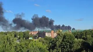 Сильный Пожар в Промышленной Зоне Бронниц: Огонь Угрожает Машинам