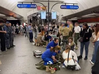 Четыре школьника госпитализированы в метро: возможный тепловой удар