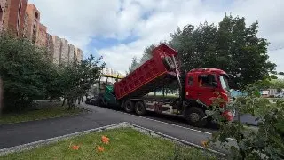 Благоустройство двора на Угрешской: новое покрытие и газоны