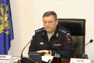 Мигранты в России обязаны будут иметь телефон с электронным профилем