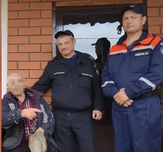 Пожилой грибник найден в лесу после нескольких часов поисков