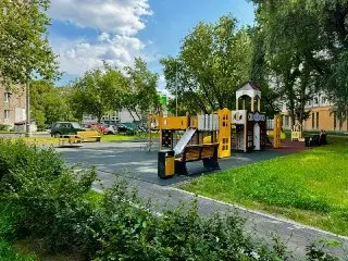 Благоустройство двора: озеленение и новые игровые комплексы