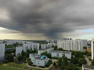 Пожар на складах в Подмосковье: дым и запах гари в воздухе