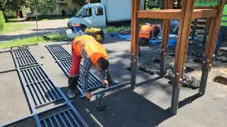 В Кашире обновляют детские площадки: новое оборудование уже устанавливают