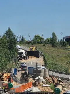 ДТП на Мансуровском мосту: Грузовик с песком перевернулся