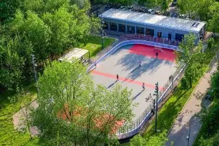 В Москве запустят 23 круглогодичные спортплощадки с катками