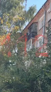 Взрыв петарды в квартире: мужчину спасли с балкона
