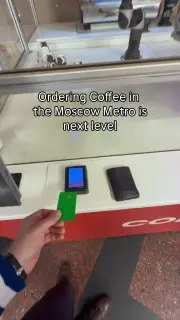 Робот-бариста в московском метро удивил иностранца