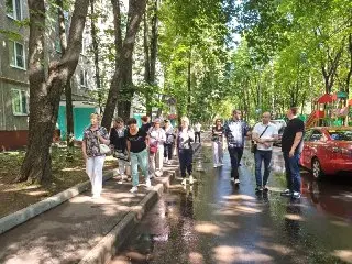 Глава управы Чертаново Северного оценил состояние района с жителями
