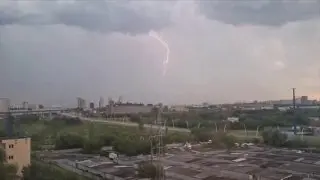 Гроза и ветер: желтый уровень опасности в Московском регионе
