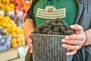 Пик сезона: свежая малина и ежевика на московских ярмарках