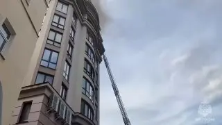 Пожар в жилом комплексе: площадь возгорания достигла 400 кв.м