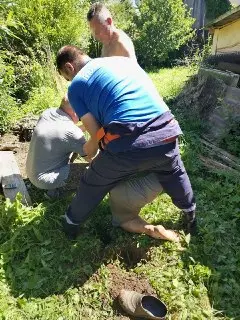 Пенсионерка спасена из ловушки в лунке для забора