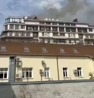 Пожар на крыше элитного ЖК: люди эвакуировались самостоятельно