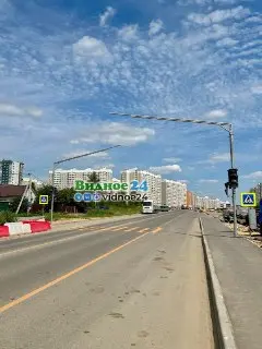 Новый светофор на съезде с Ермолинской улицы для пешеходов