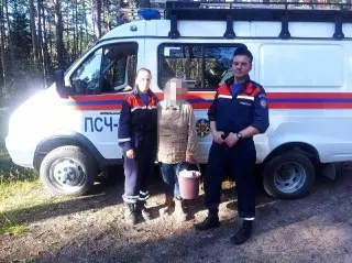 73-летняя женщина заблудилась в лесу: спасение туристами