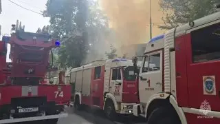 Пожар в центре Москвы: горит двухэтажное здание усадьбы Нарышкиных