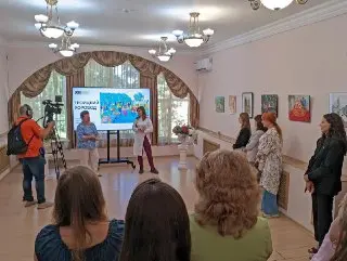 Выставка «Троицкий хоровод» открылась в библиотеке Розанова
