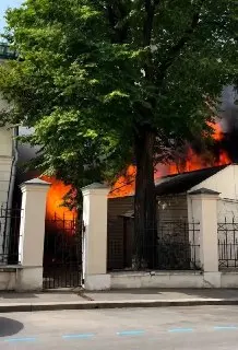 Пожар в центре Москвы охватил 250 квадратных метров: детали происшествия