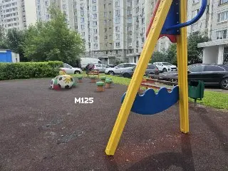 Детская площадка без ограждения: безопасность детей под угрозой