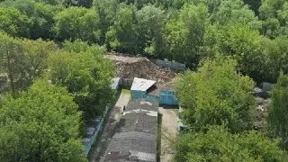 Строительный мусор на благоустроенной парковке: жители бьют тревогу