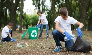 75 школьников нашли работу в округе: забота о природе и памятниках
