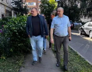 Замглавы округа проверил дом в Климовске: ремонт и уборка