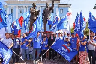 В Череповце открыт памятник Сталину и академику Бардину