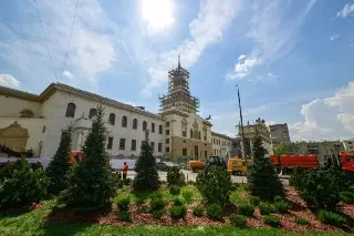 Обновление сквера у Центрального ипподрома: новые скамейки и фонари