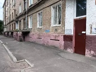 Жители Электростали требуют ремонта опасной лестницы в подвал