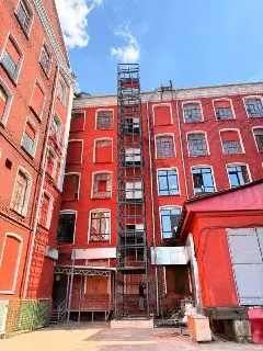 Старый Фабричный Корпус Превращается в Современное Пространство