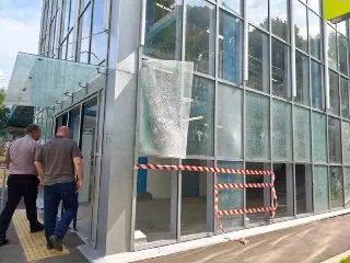 В Малаховке произошло вандализм: повреждены стеклянные панели