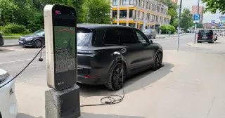 В Москве каждая третья новостройка оснащена зарядками для электромобилей