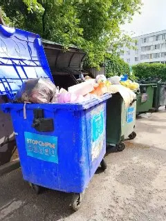 Жители Яковлевского страдают от мусорного коллапса
