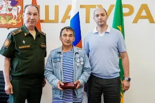 В Шатуре ветерана СВО наградили двумя медалями «За отвагу»
