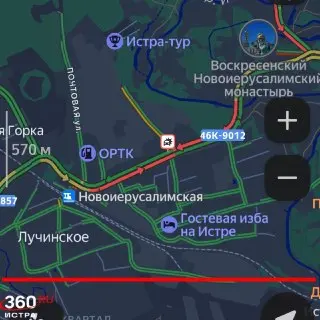 Серьезная авария на улице Панфилова: пробка и помощь пострадавшему