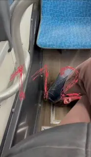 Суд обязал москвичку выплатить 10 тысяч за видео с мужчиной в автобусе