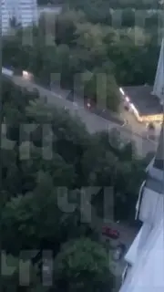 Пьяный экскаваторщик разбил витрину цветочного магазина