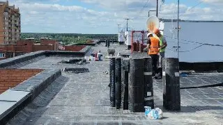 Капремонт крыши дома на Красноармейской близится к завершению