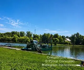 Началась расчистка Большого Мещерского пруда в Солнцево